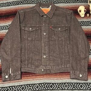Unique Brown Levi’s trucker jacket size S.